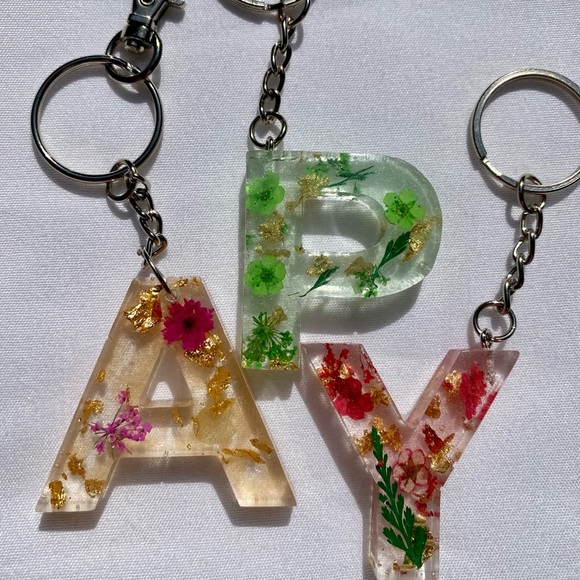 Resin Flower Keychains - Picture 3 of 5